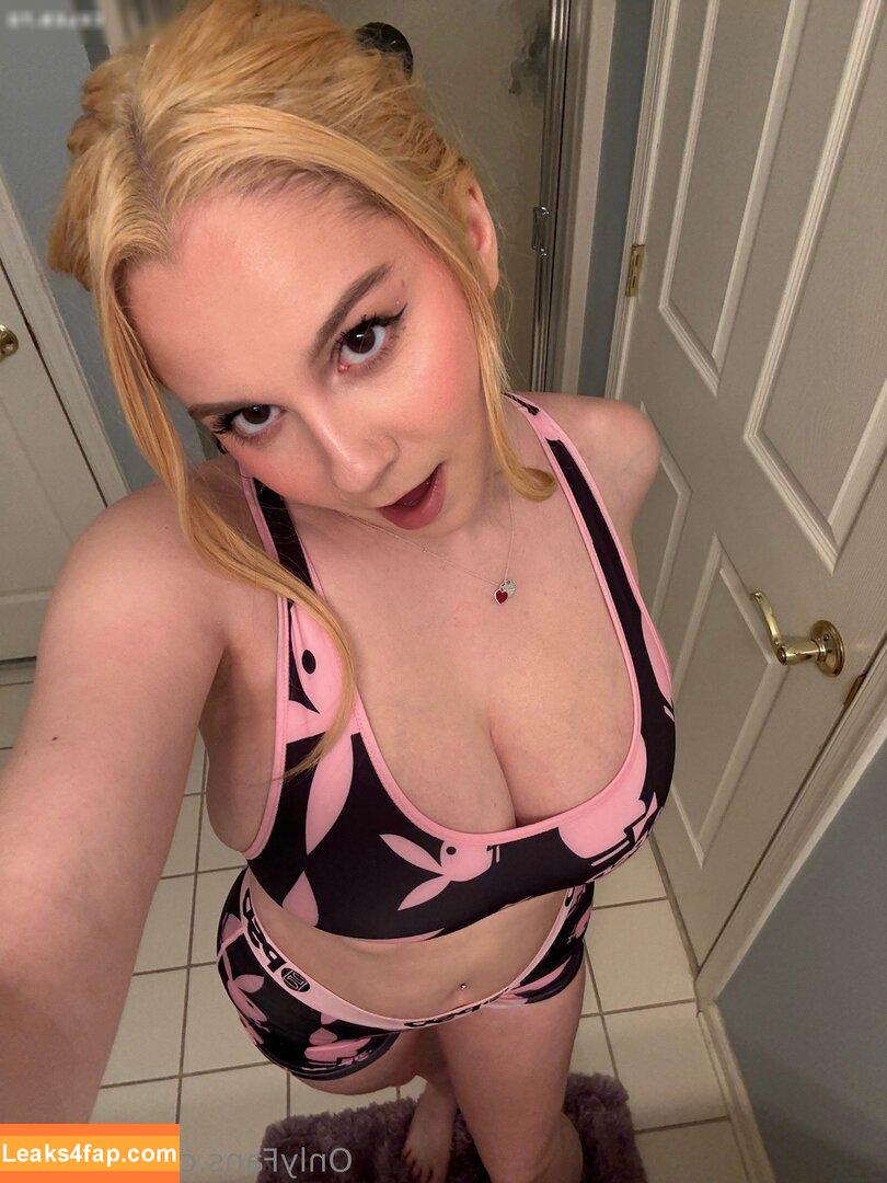 yellz0 / Yellz1 / bigtittygothegg / yellz leaked photo photo #0015