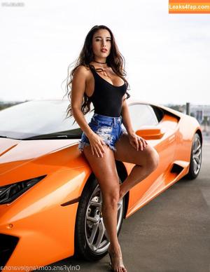 Angie Varona photo #0305