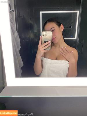 Angie Varona photo #0327