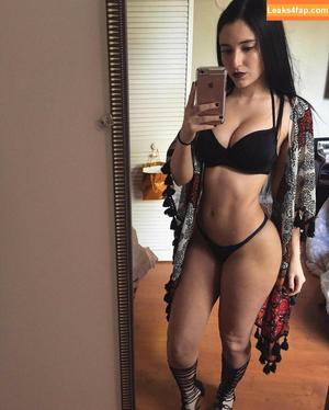 Angie Varona photo #0577