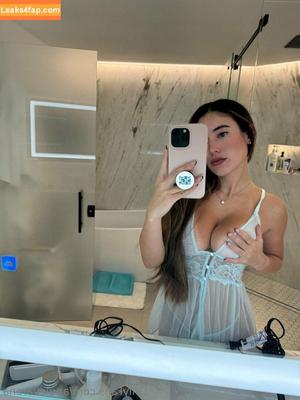 Angie Varona photo #0610