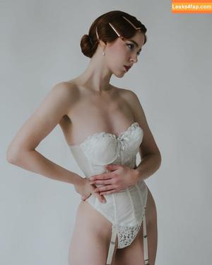 Erna Burn photo #0012
