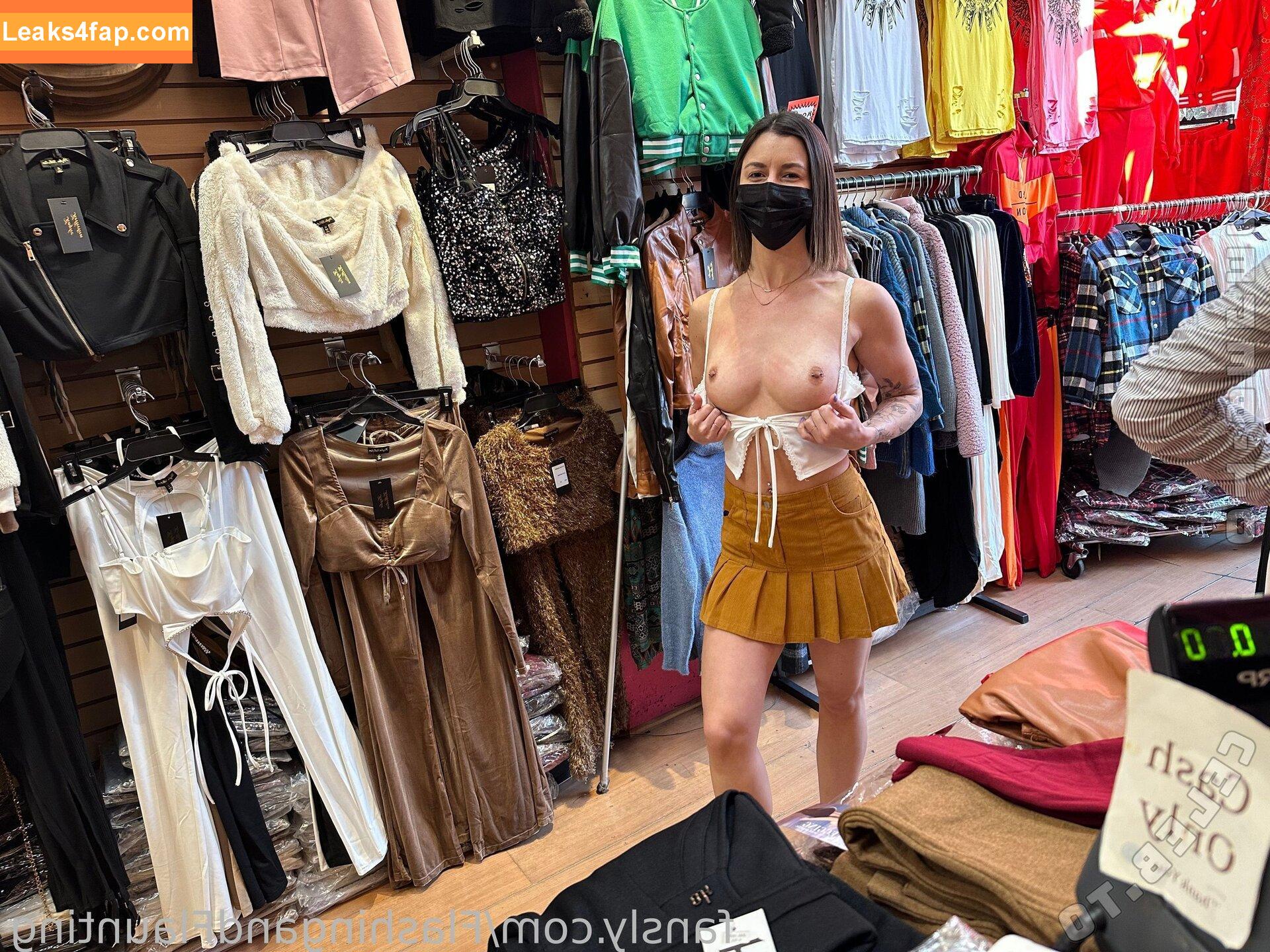 FlashingEmma / flashing_emma / https: leaked photo photo #0015