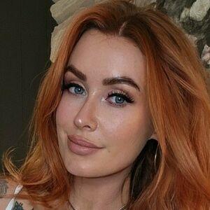 Laura Lux photo #0003