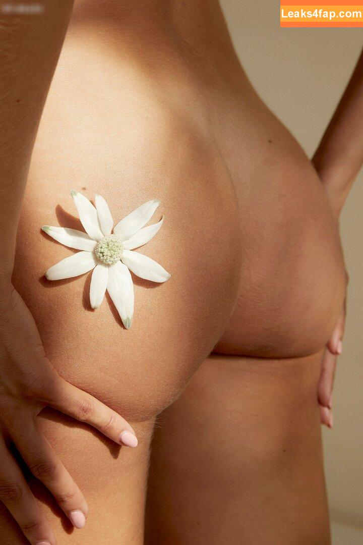 Natalie Roser /  leaked photo photo #0010