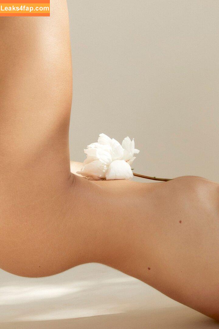 Natalie Roser /  leaked photo photo #0018