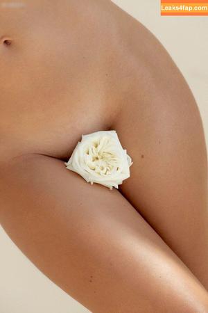 Natalie Roser photo #0012