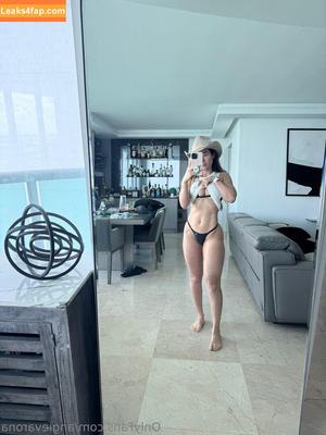 Angie Varona photo #0003