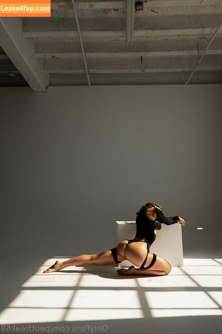 Petitfreak69b / petitefreak666 leaked photo photo #0007