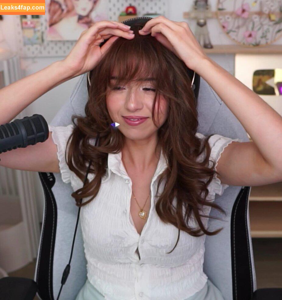 Pokimane / pokimanelol / pokinaneonlyfan leaked photo photo #0069