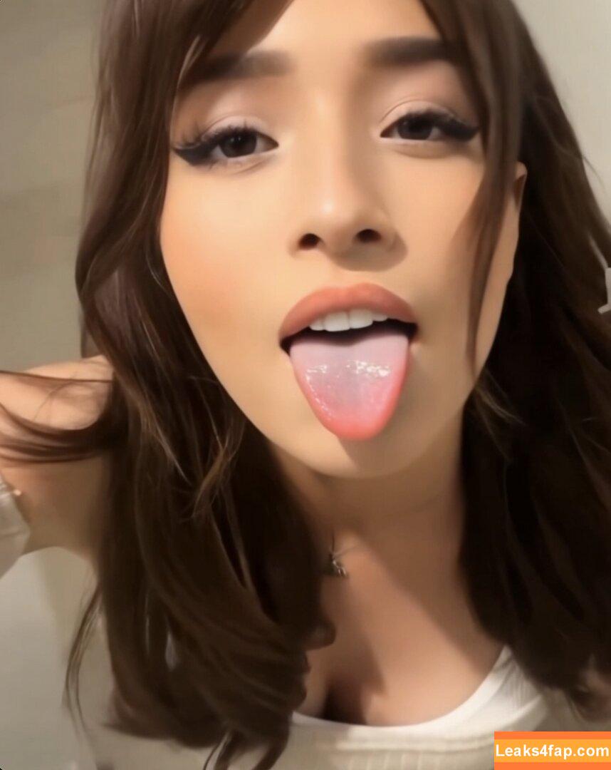 Pokimane / pokimanelol / pokinaneonlyfan leaked photo photo #0269