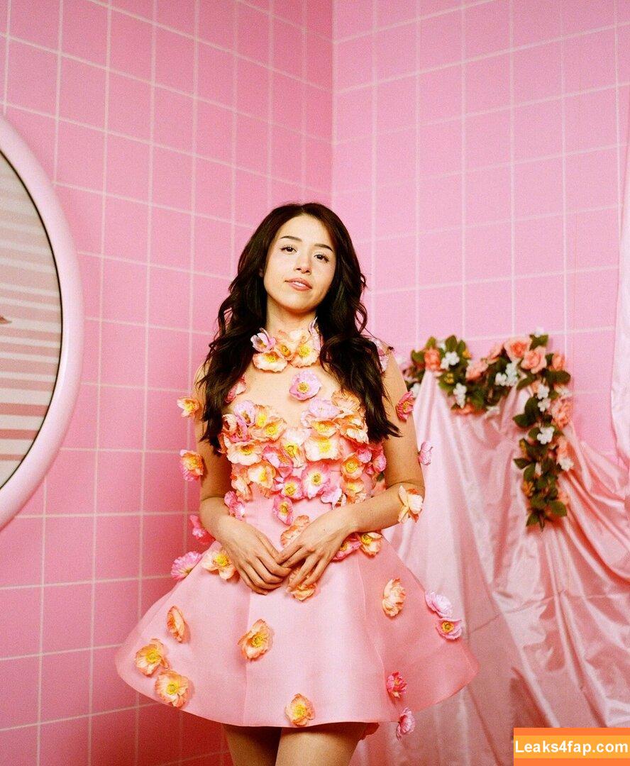 Pokimane / pokimanelol / pokinaneonlyfan leaked photo photo #0328