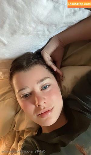 Sarah McDaniel photo #0012