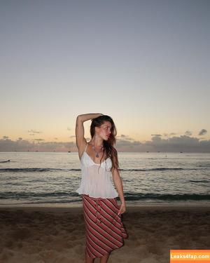 Sylvia Snyders photo #0001
