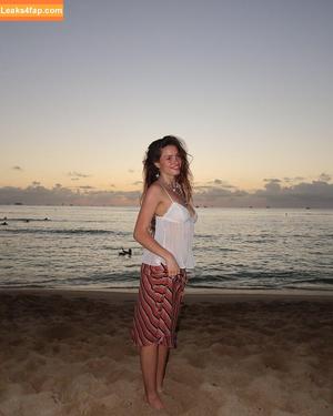 Sylvia Snyders photo #0003