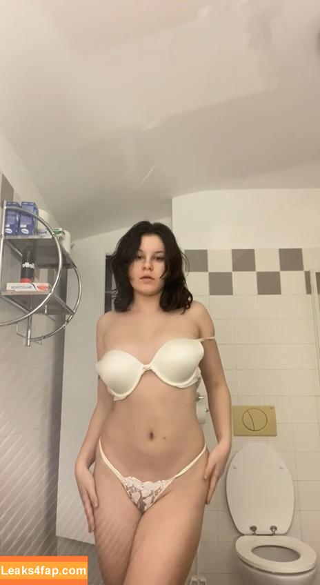 Adrialoo leaked photo photo #0023