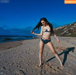 Ally Hardesty photo #0076