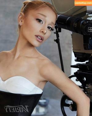 Ariana Grande photo #0381