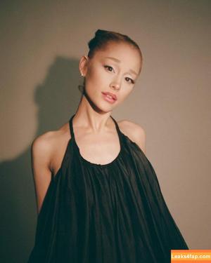 Ariana Grande photo #0382