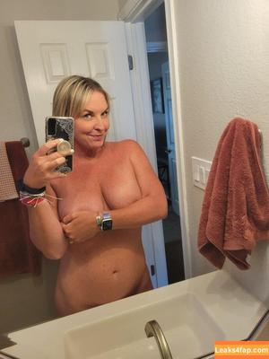 BikiniNicole photo #0019