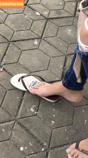 Candid Feet фото #0016