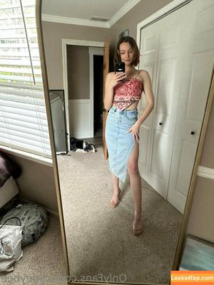 CarleyBee photo #0020
