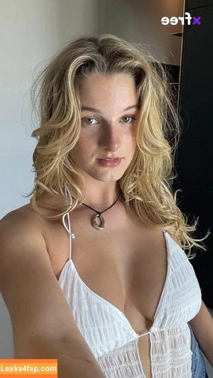 Carly Jane photo #0019