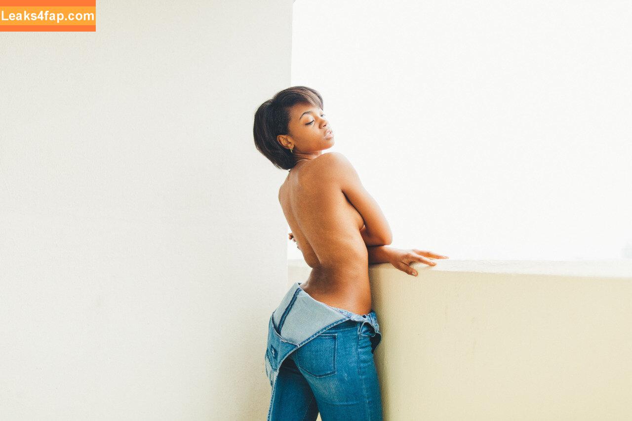 Cierra Vegas / CierraVegasXXX / lovecv / reallycierravegas leaked photo photo #0033