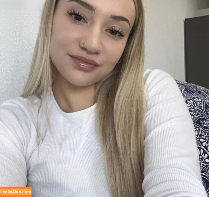 Elizabeth Sanchez / ElizabethSancho / lizzysancho / mrsjuicyass / sanchezjuicyfeet leaked photo photo #0051