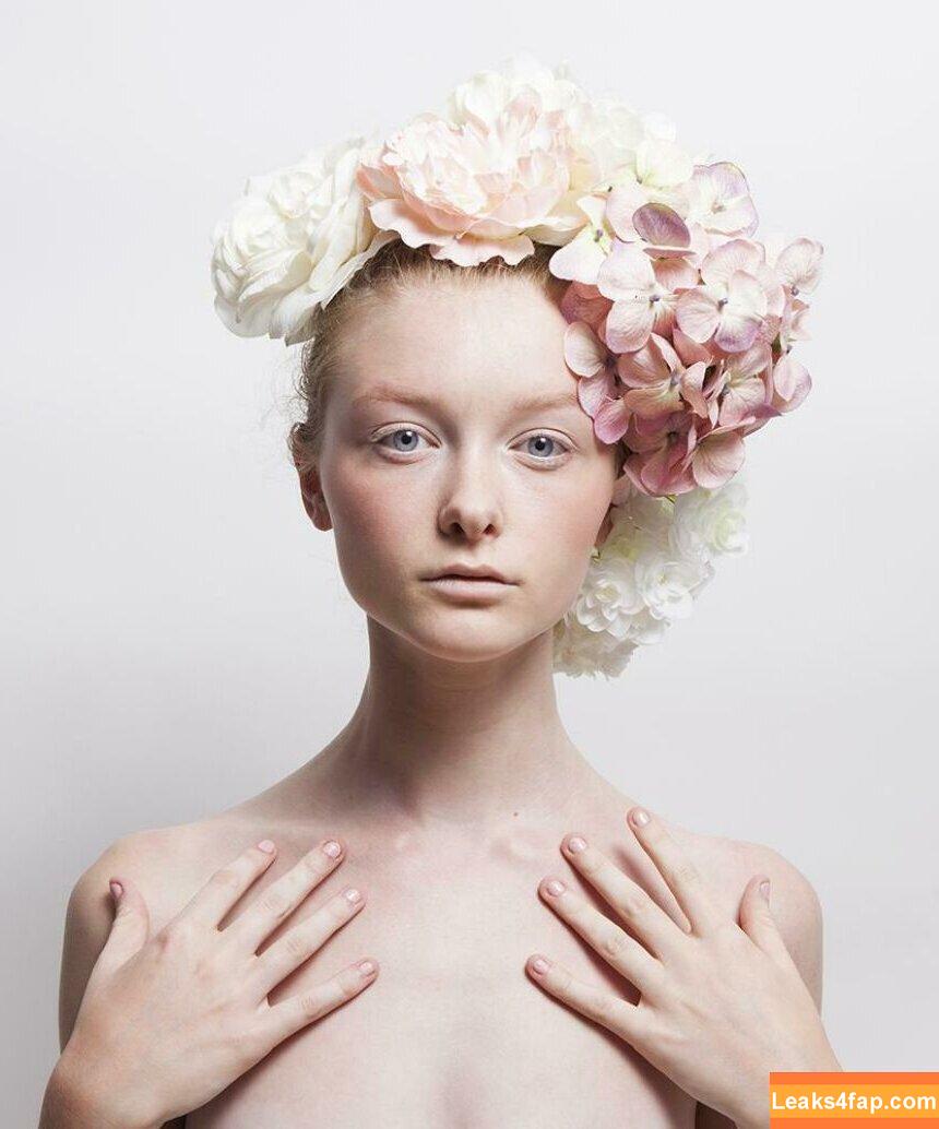 Emily Burns /  leaked photo photo #0001
