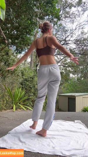 Emily Feld photo #0001