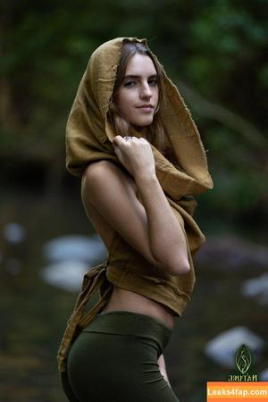 Emily Feld photo #0509