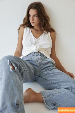 Emily Feld photo #0766