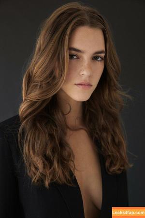 Emily Feld photo #0772