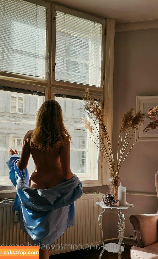 Eva Sindlerova / NeumimTweetovat / evasindlerova / Šindlerová leaked photo photo #0001