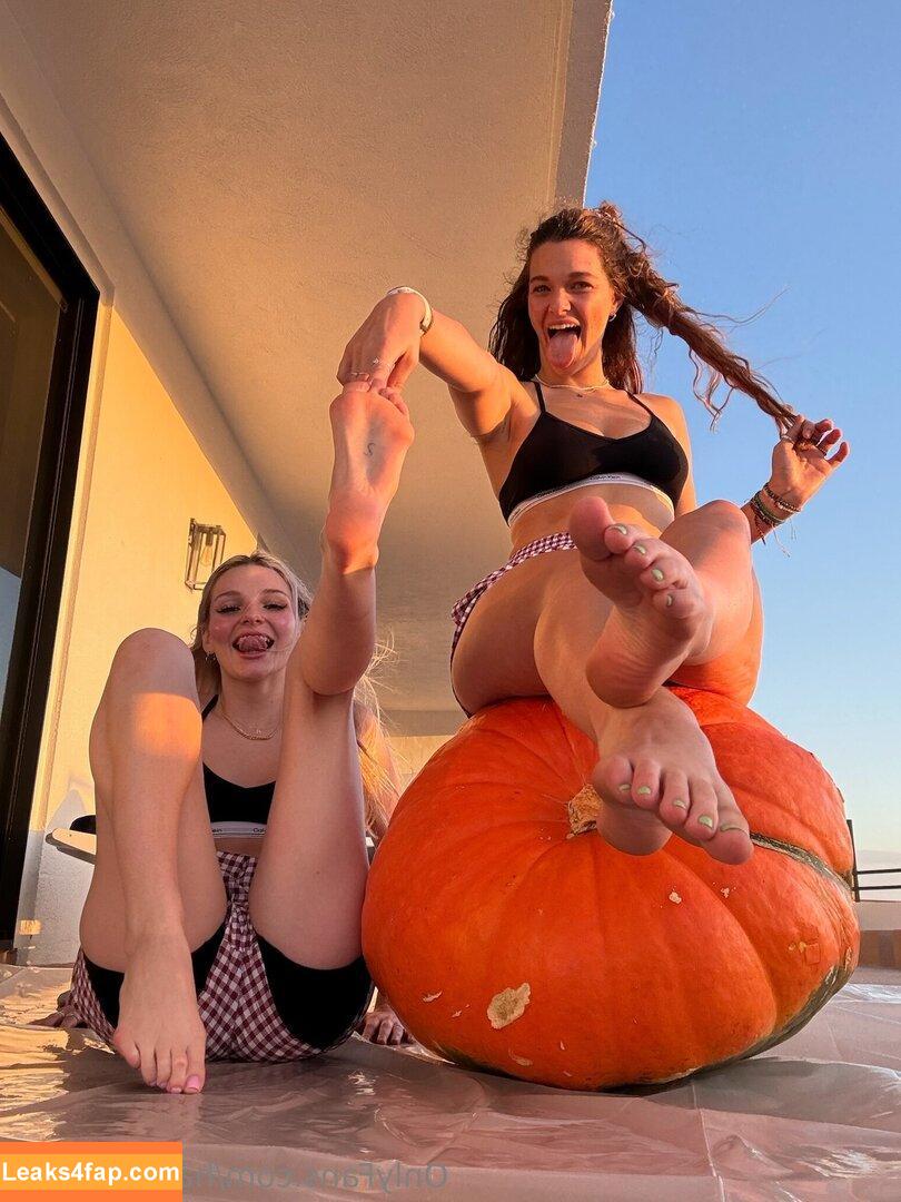 hang10toess /  leaked photo photo #0010
