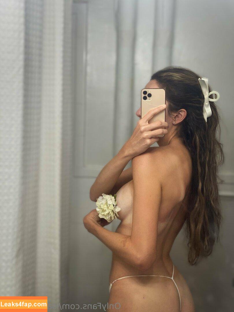 Isabella ASMR / isabel.imagination / isabella_asmr / isabellaasmr leaked photo photo #0656