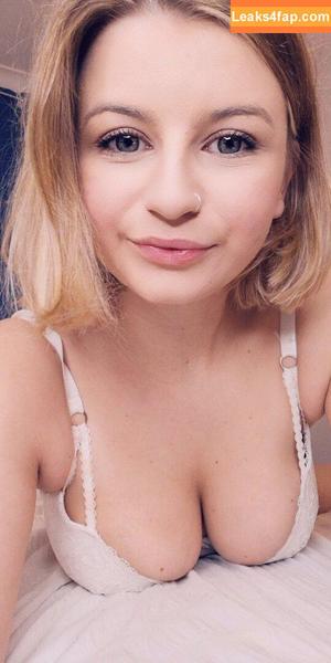 Isla White photo #0066