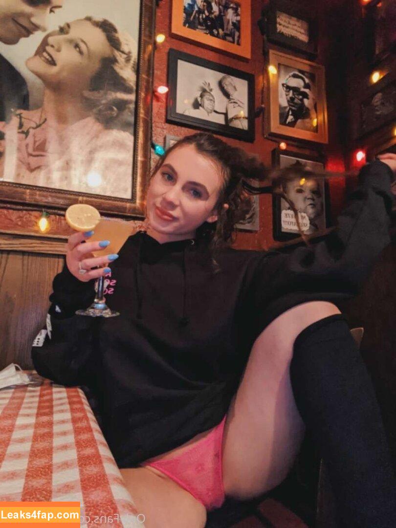 itstaysis /  leaked photo photo #0009