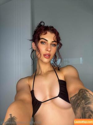 Jess Wallis photo #0025