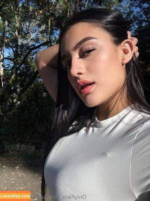 karina.fernandez photo #0001