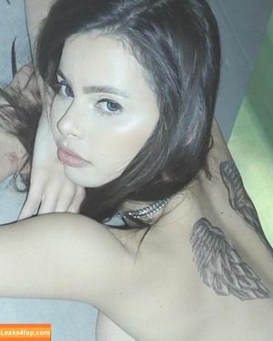 Katie Bell photo #0005