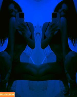 Katie Bell photo #0070