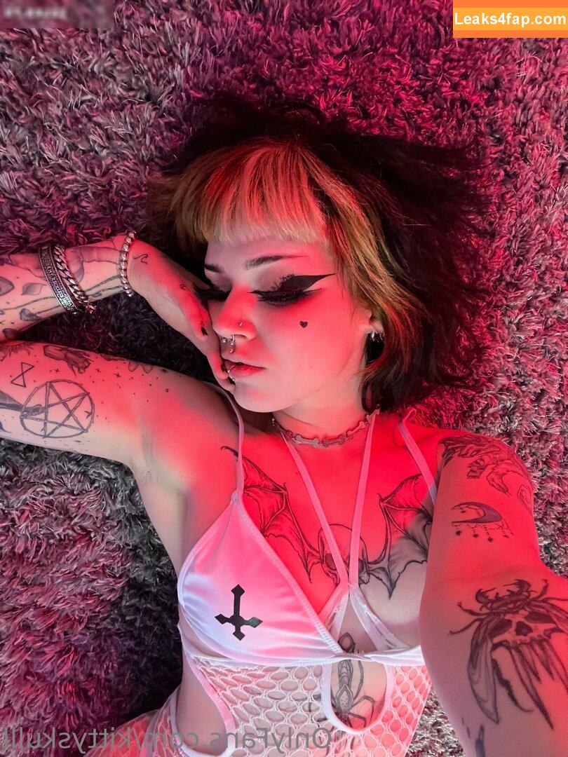 KittySkulll / yeahimcaroline leaked photo photo #0003