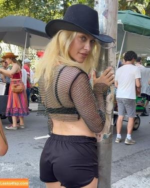 Lana Rhodes photo #0041
