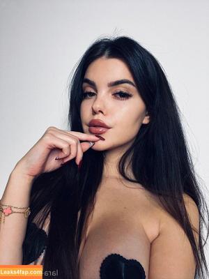 Lara Winter photo #0160