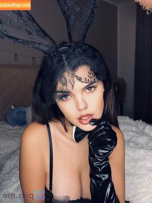 Lara Winter photo #0216
