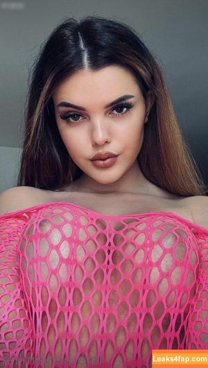 Lara Winter photo #0229