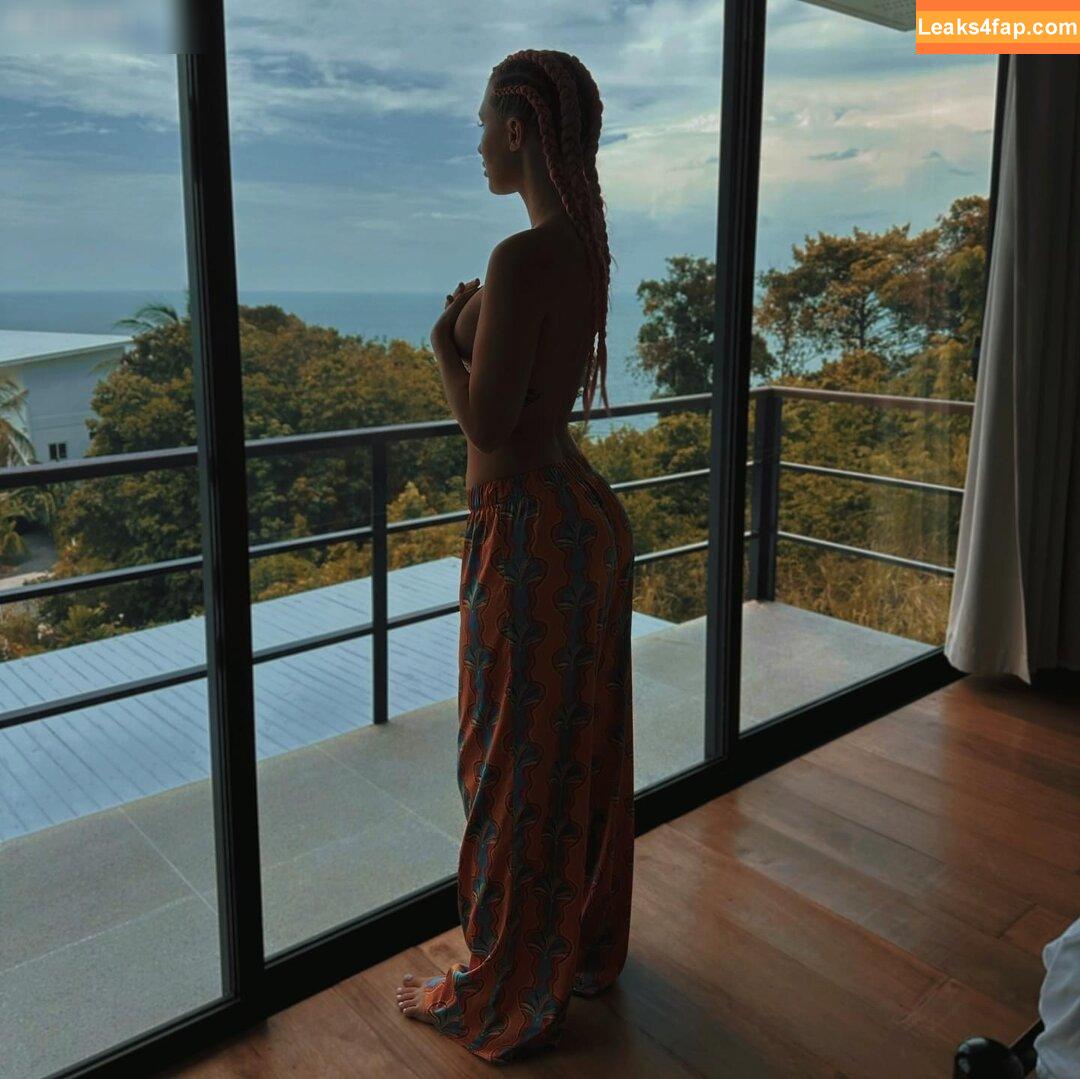 Laura Vetter /  leaked photo photo #0012