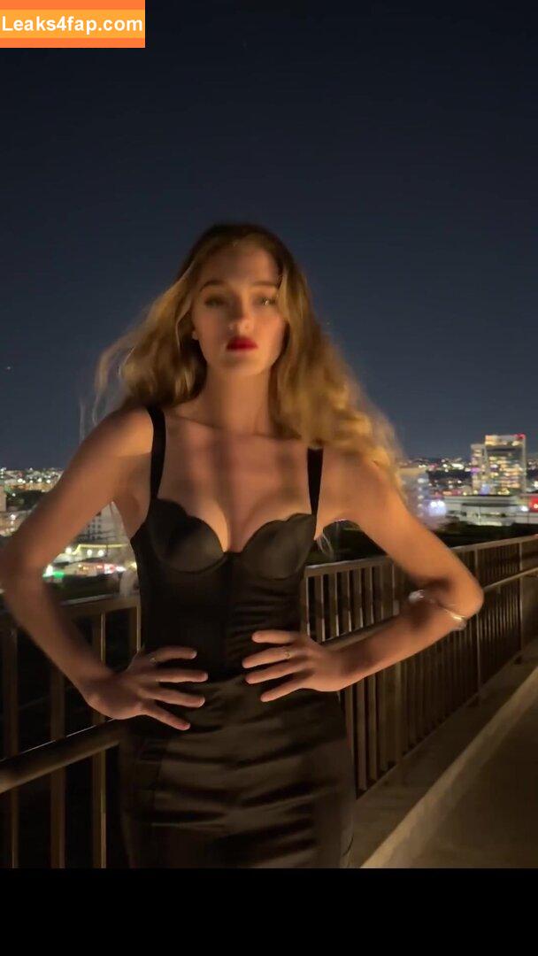 Lizzy_greene_ / LizzyGreeneOF / izzygreen / lizzy_greene leaked photo photo #0066